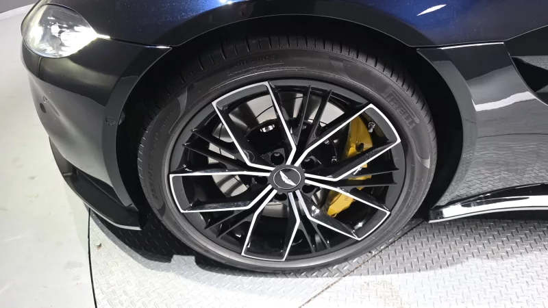 Aston Martin VANTAGE