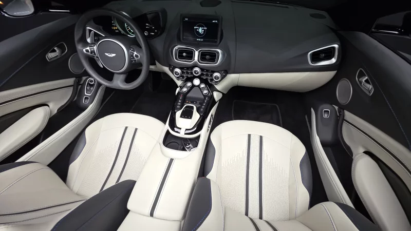 Aston Martin VANTAGE