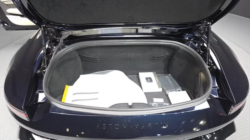 Aston Martin VANTAGE