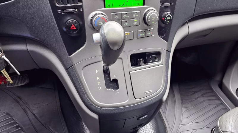 Hyundai Starex