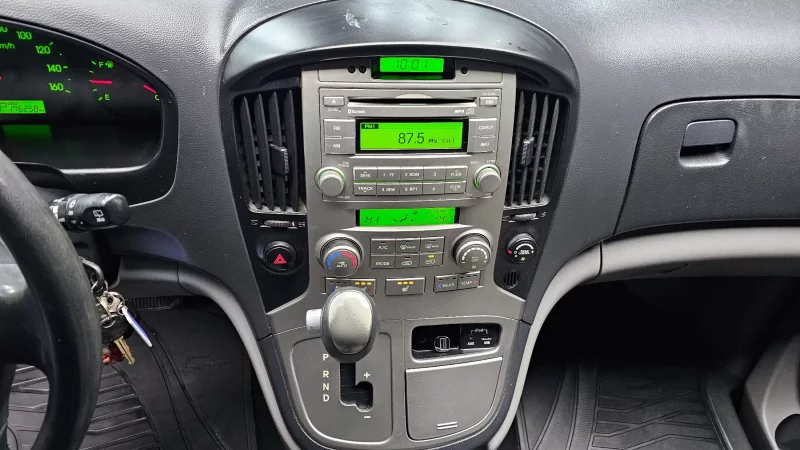 Hyundai Starex