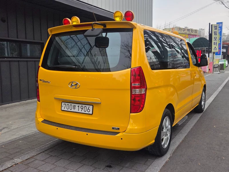 Hyundai Starex