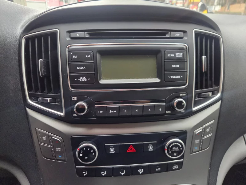 Hyundai Starex