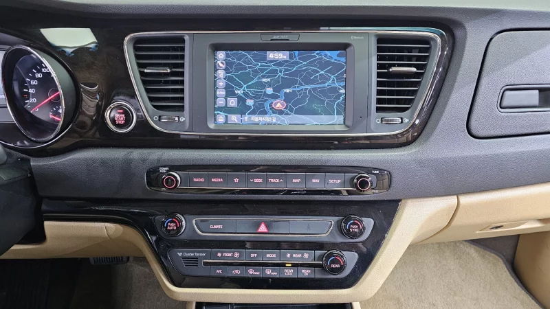 Kia Carnival