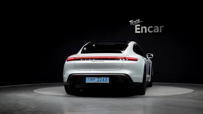 Porsche TAYCAN