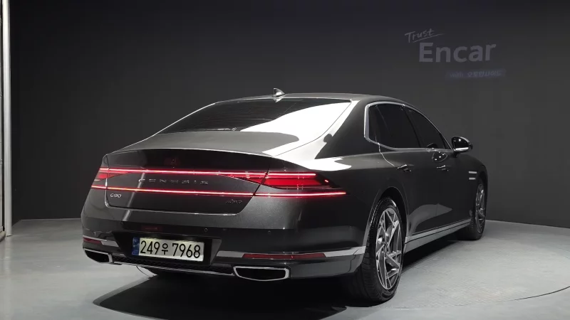 Genesis G90