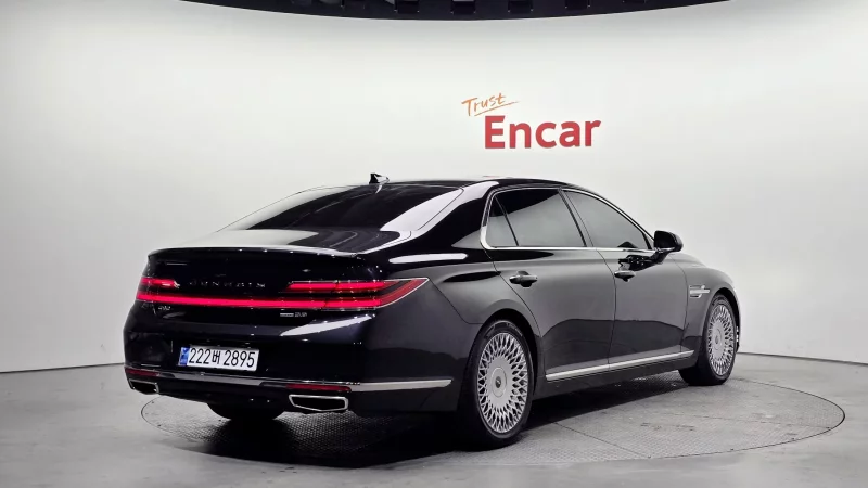 Genesis G90