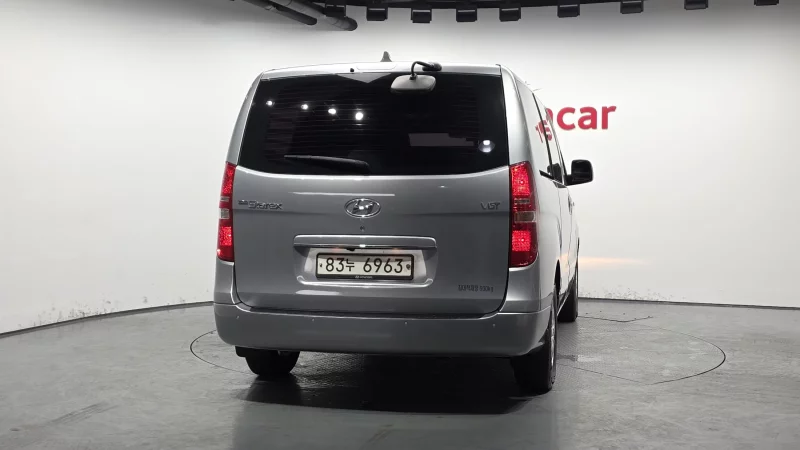 Hyundai Starex