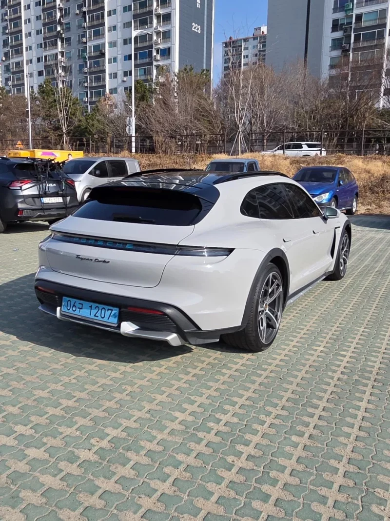 Porsche TAYCAN