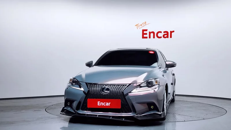 Lexus IS