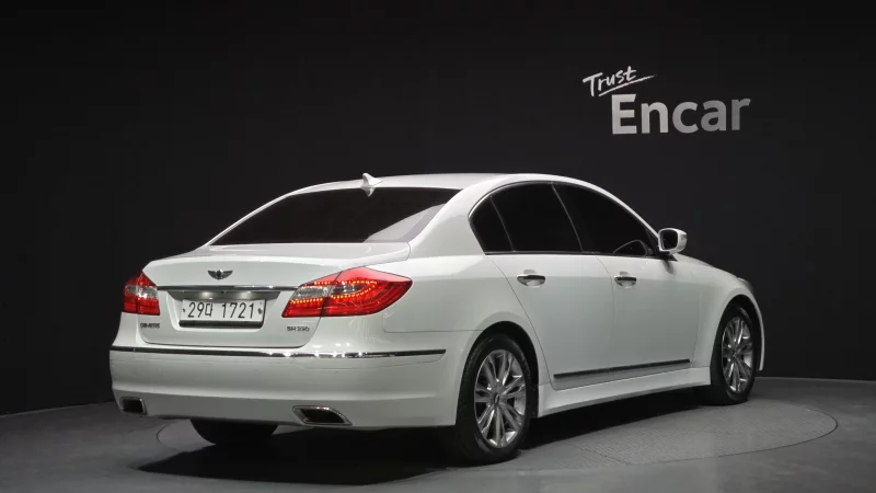 Hyundai Genesis