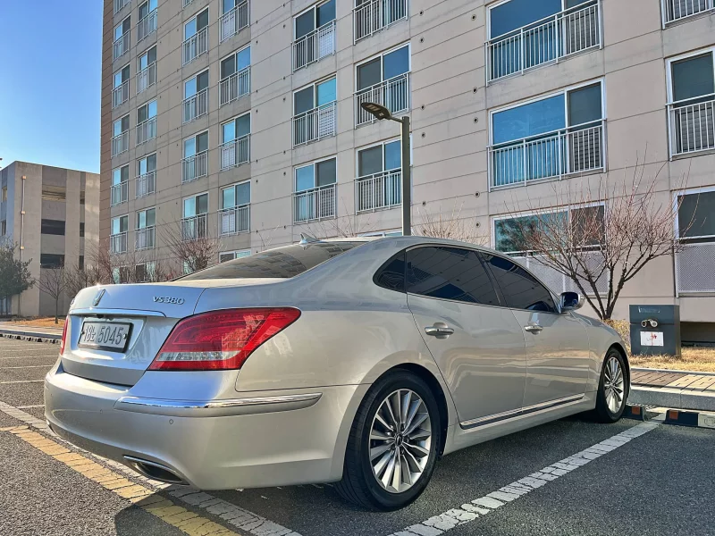Hyundai Equus