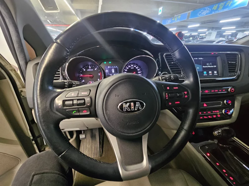 Kia Carnival