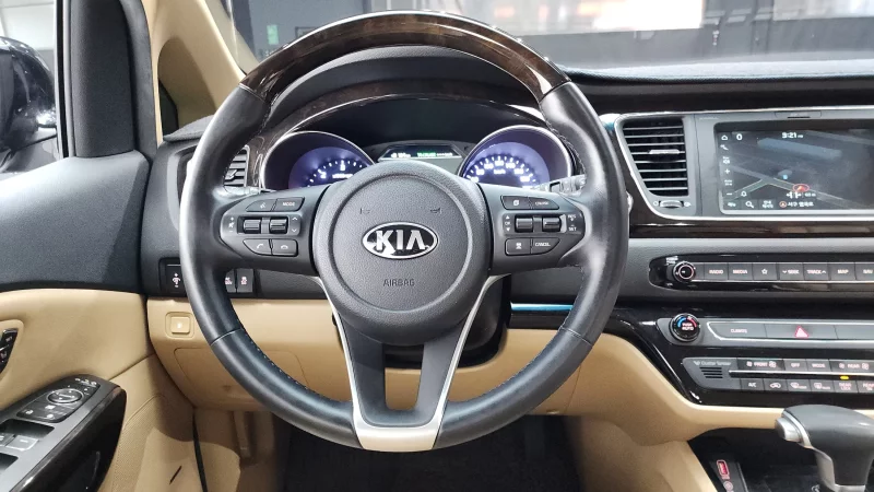 Kia Carnival