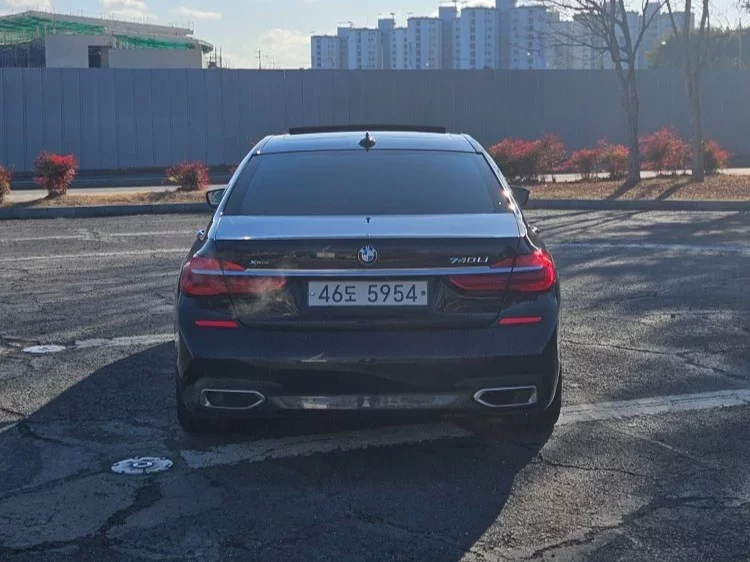 BMW 7-Series