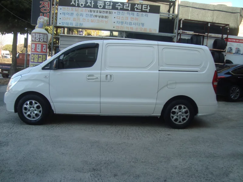 Hyundai Starex