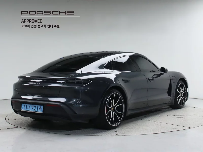 Porsche TAYCAN
