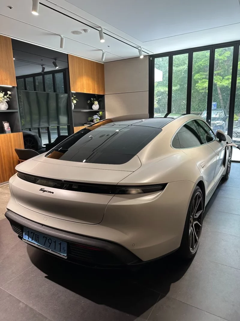 Porsche TAYCAN