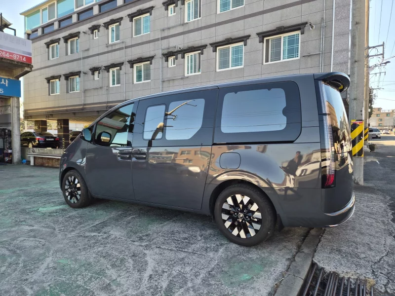 Hyundai Staria