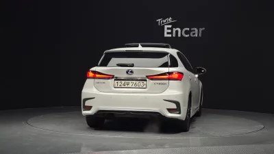 Lexus CT200h