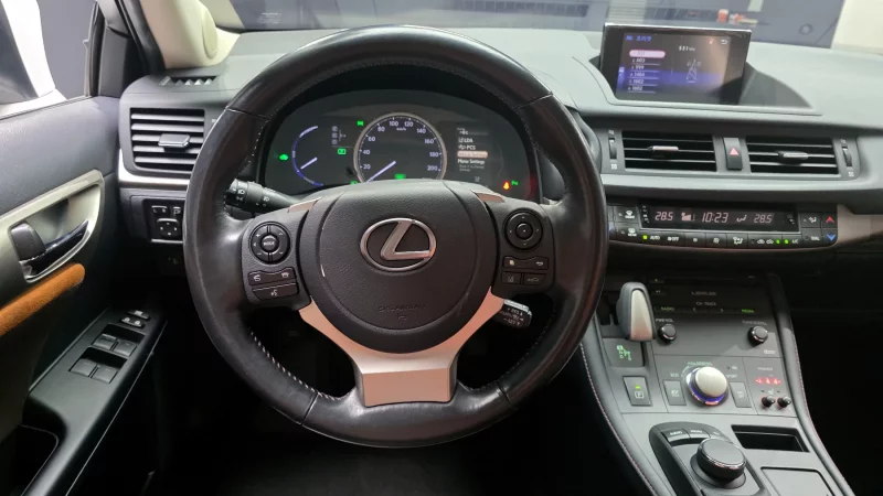 Lexus CT200h