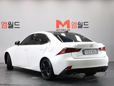 Lexus IS