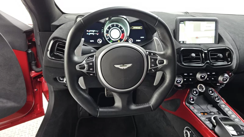 Aston Martin VANTAGE