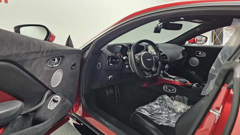 Aston Martin VANTAGE