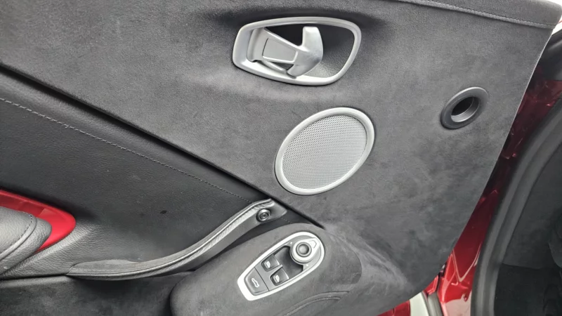 Aston Martin VANTAGE