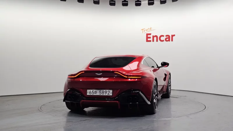 Aston Martin VANTAGE