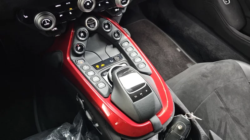 Aston Martin VANTAGE