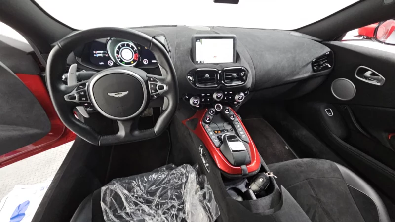 Aston Martin VANTAGE