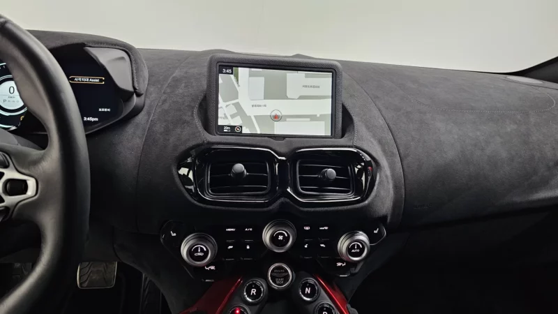 Aston Martin VANTAGE