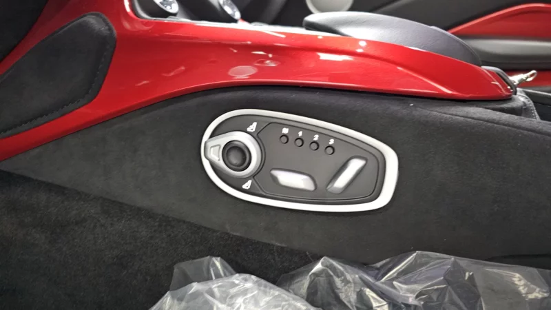 Aston Martin VANTAGE