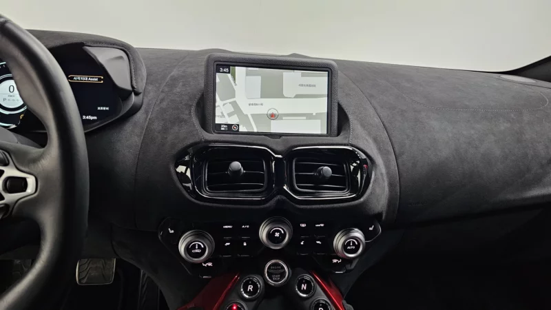 Aston Martin VANTAGE