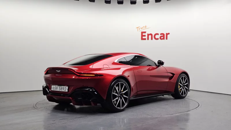 Aston Martin VANTAGE