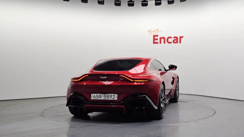 Aston Martin VANTAGE