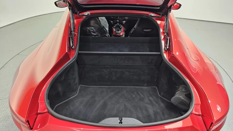 Aston Martin VANTAGE