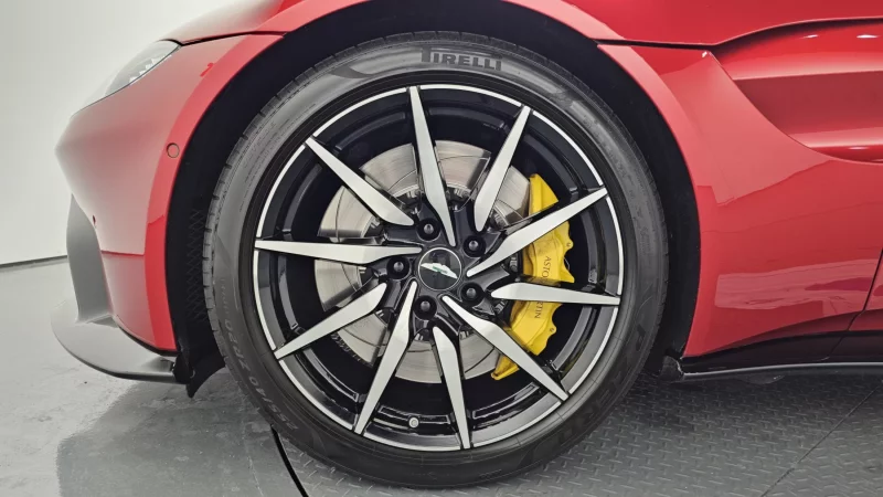 Aston Martin VANTAGE