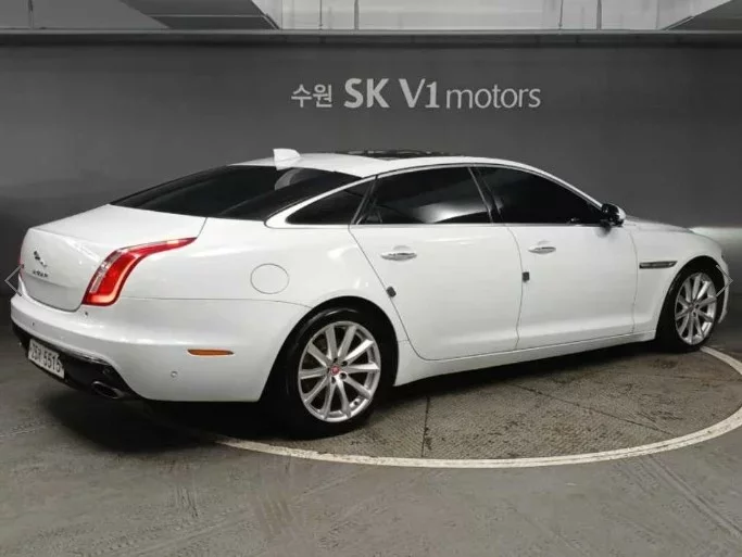 Jaguar XJ