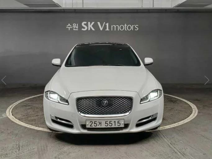 Jaguar XJ