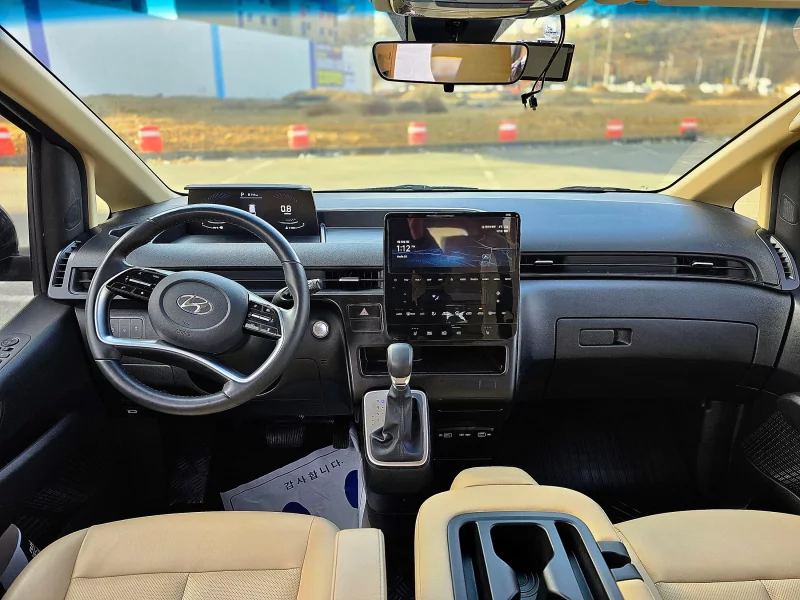 Hyundai Staria