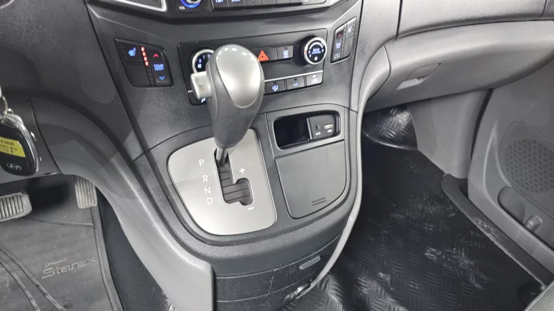 Hyundai Starex