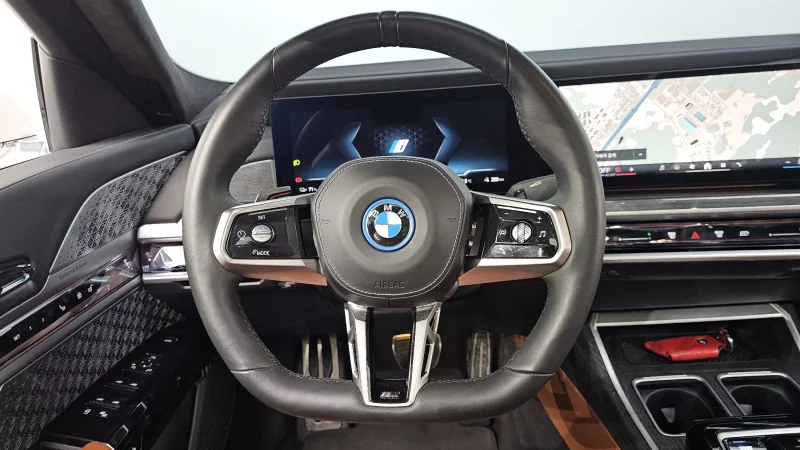 BMW i7