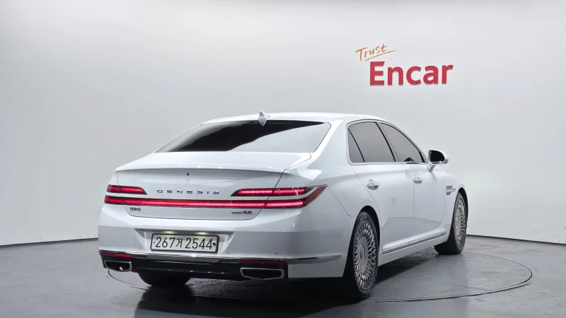 Genesis G90