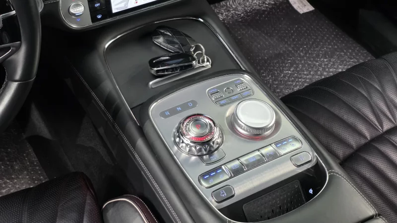 Genesis G90