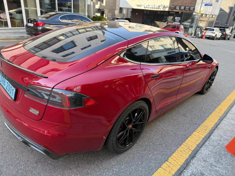 Tesla MODEL S