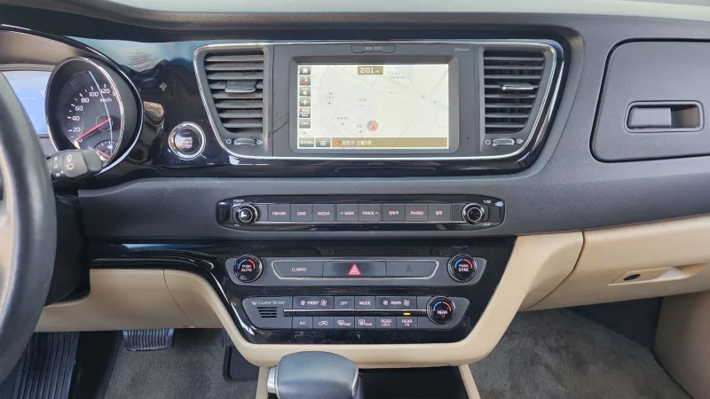 Kia Carnival