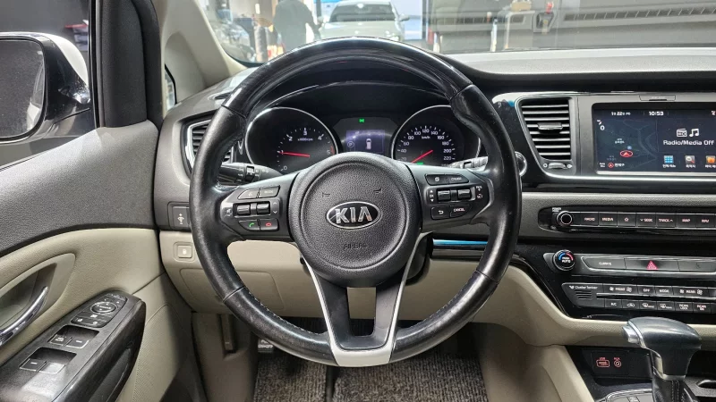 Kia Carnival