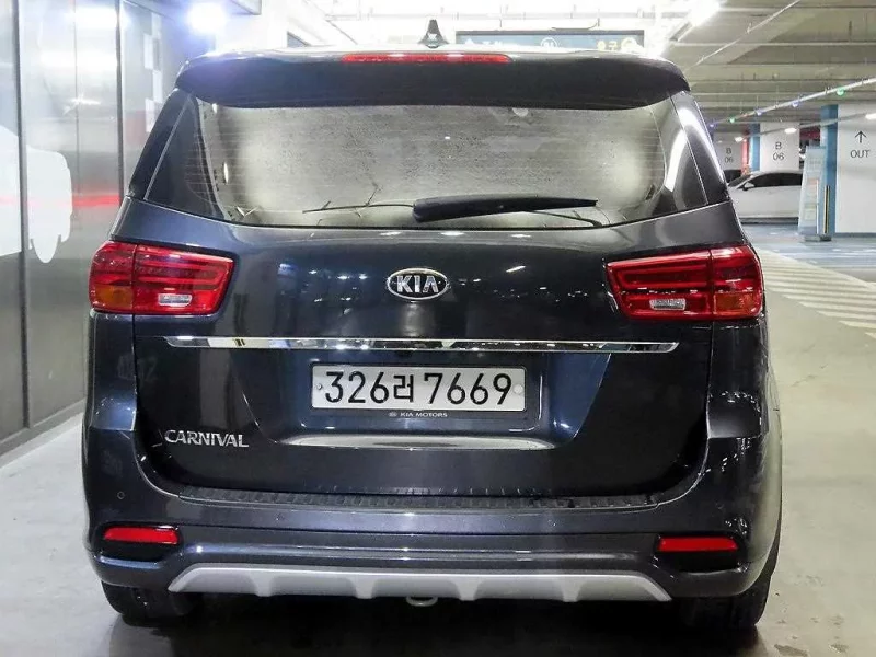 Kia Carnival